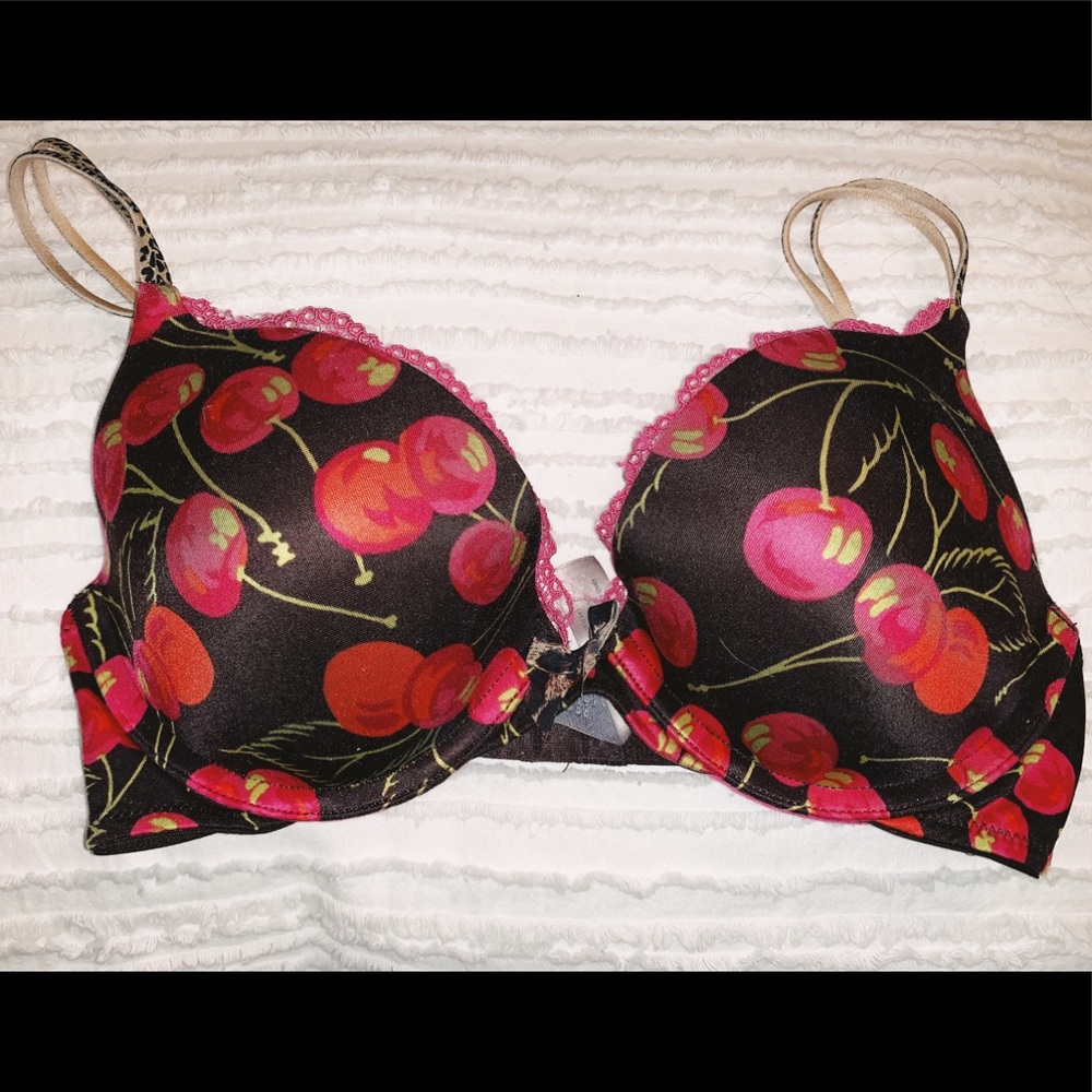 PINK Victoria’s Secret 32C Push-up Bra